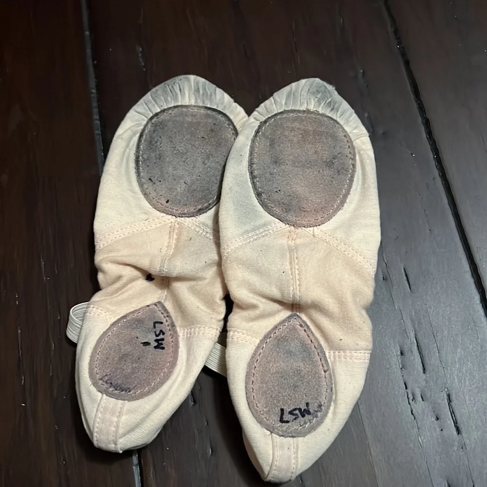 Girls ballerina slippers size 7/8